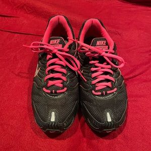 Used women’s Nike sneakers